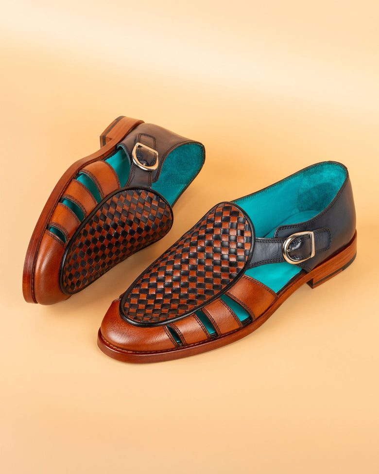 Kinabalu · sandalia · azul marino y coñac