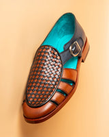 Kinabalu · sandalia · azul marino y coñac