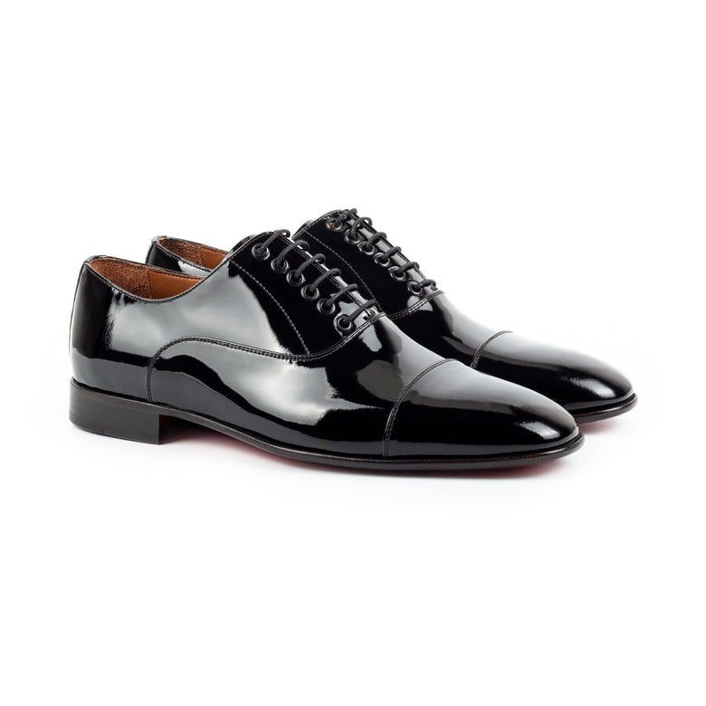 Victoria · oxford · black
