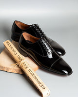 Victoria · oxford · black