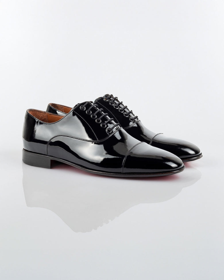Victoria · oxford · black