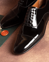Victoria · oxford · black